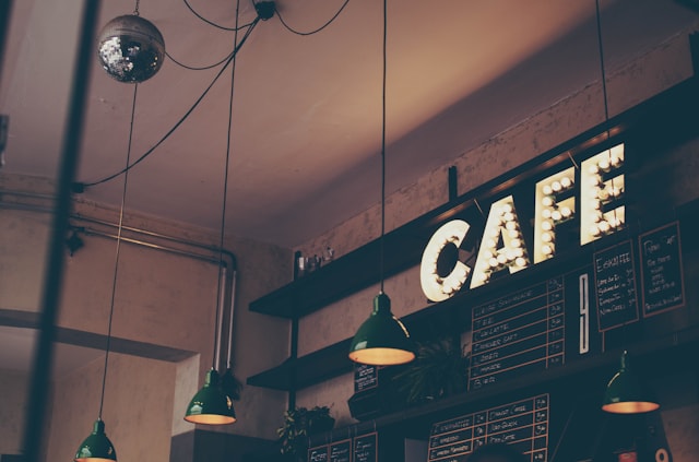 春日不迟封面